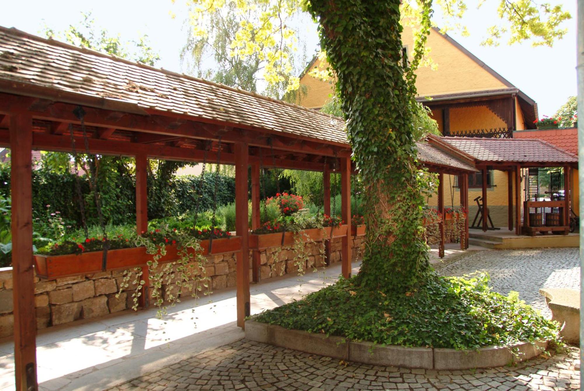 Hotel Leicht Biebelried Esterno foto