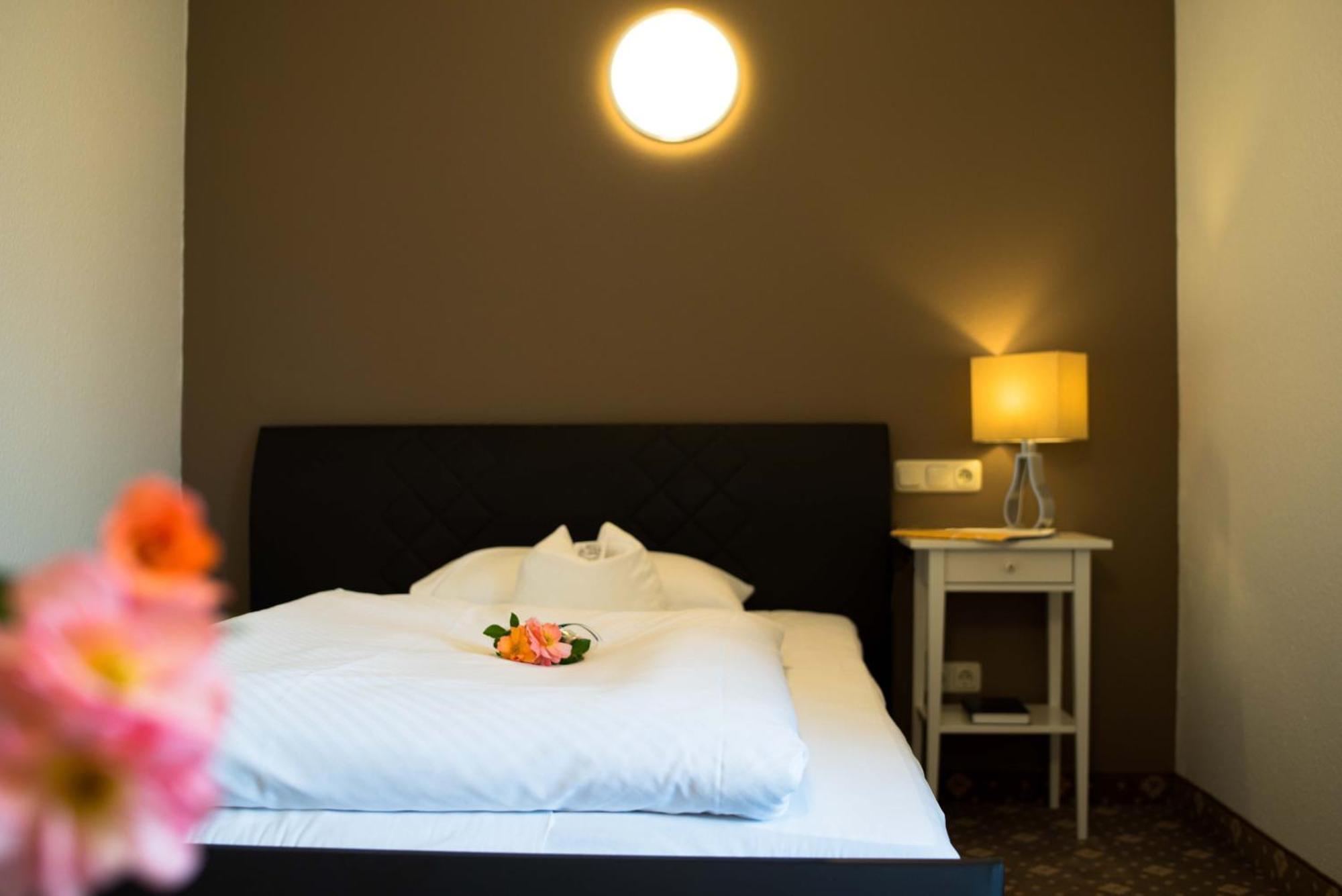 Hotel Leicht Biebelried Esterno foto
