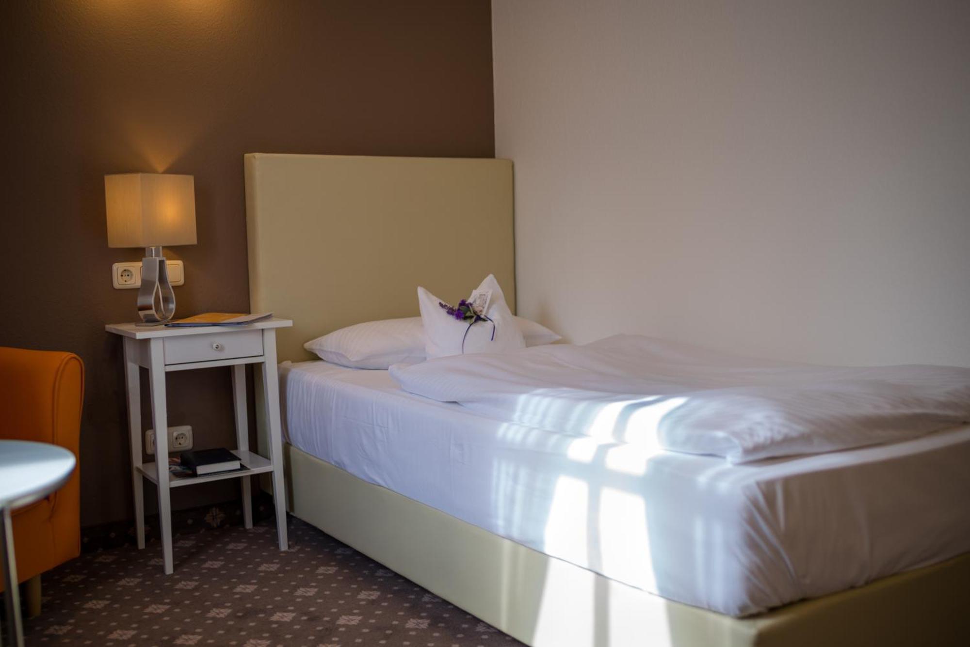 Hotel Leicht Biebelried Esterno foto